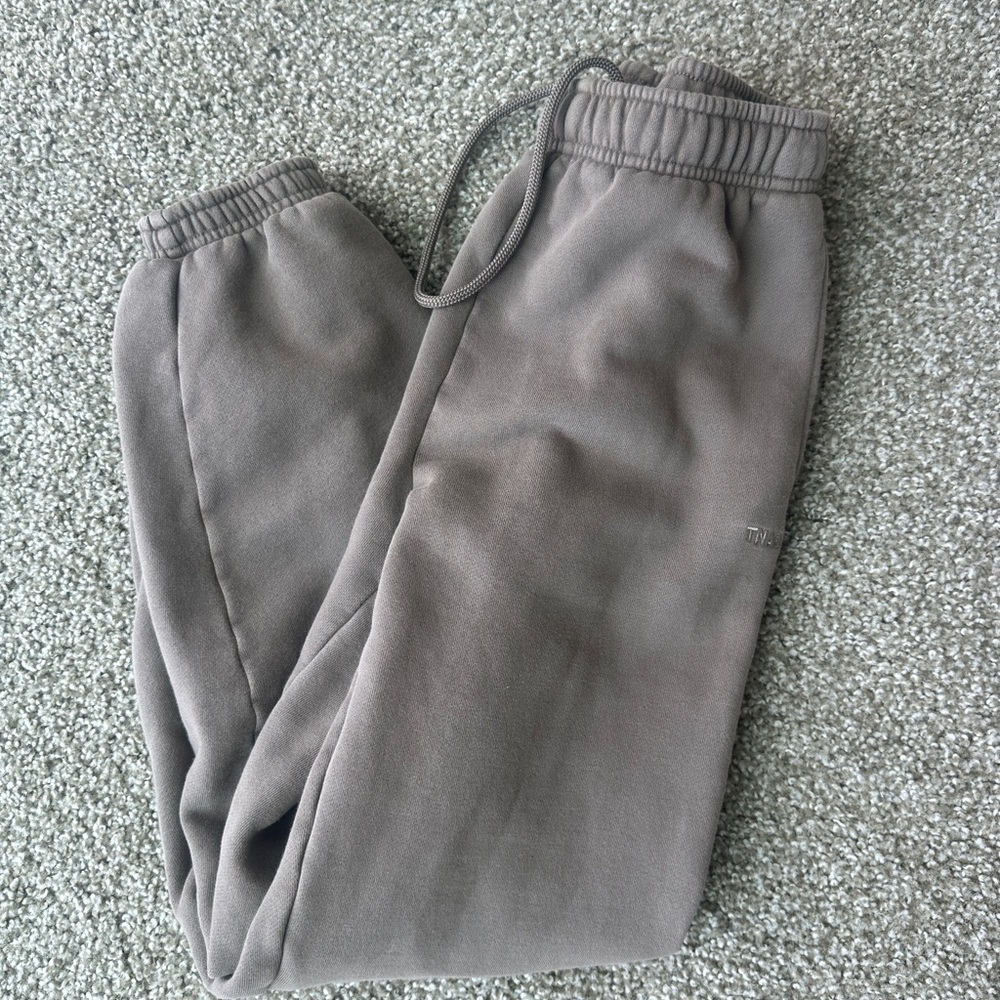 Aritzia TNA Cozy fleece Mega fit Tan sweatpants